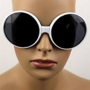 Kiss Accessories - SUPER OVERSIZE SUNGLASSES WHITE NEW Kiss Accessories - SUPER OVERSIZE SUNGLASSES WHITE NEW